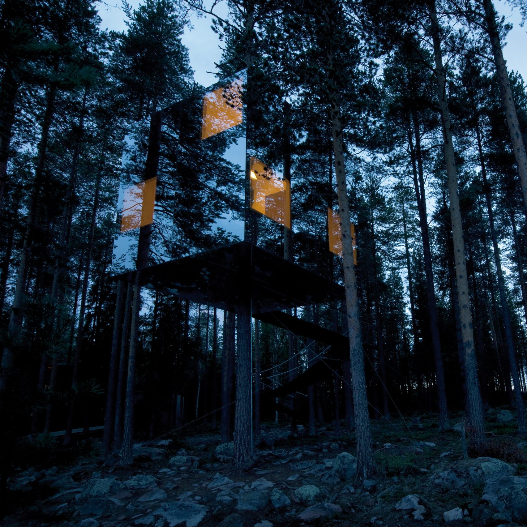 treehouse hotel mirrorcube